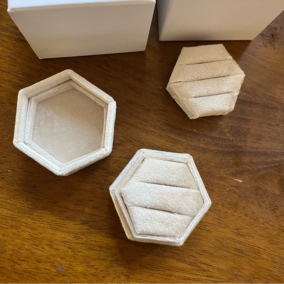 NIB! Velvet Ring Box Wedding Day | 2-in-1 Elegant Champagne Engagement Ring Box - Picture 9 of 14